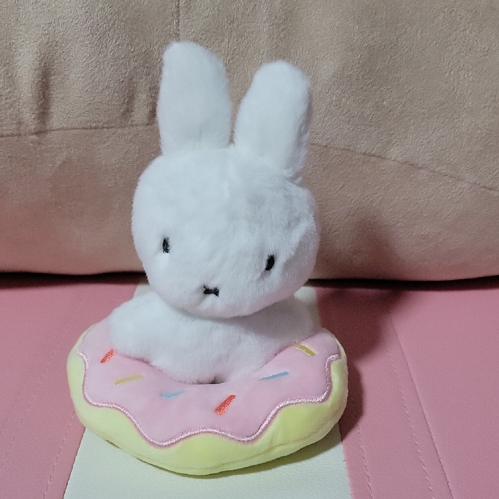 NWOT White Miffy Bunny Plush with Pink Donut Cushion Blind Box Collectible